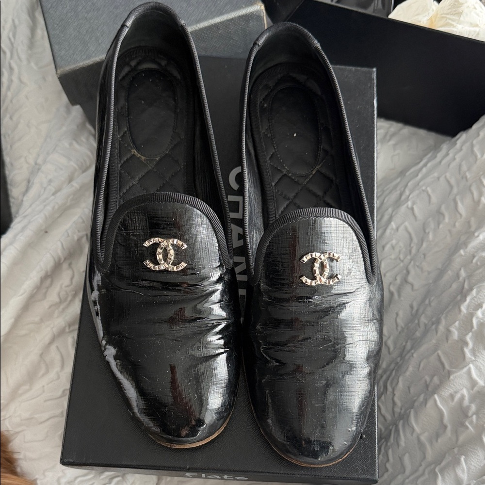 CHANEL Black Patent Leather CC Logo Loafers